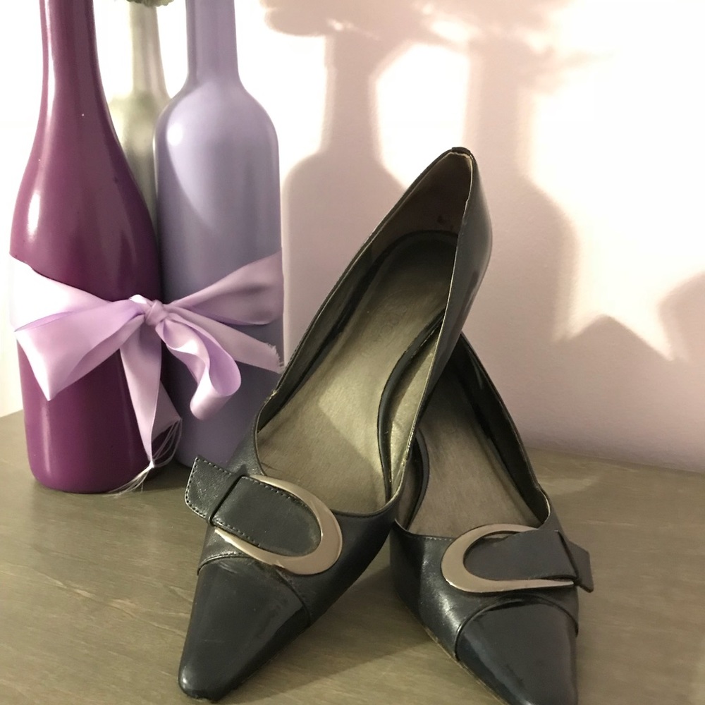 Size 7 navy blue Joan and David heels